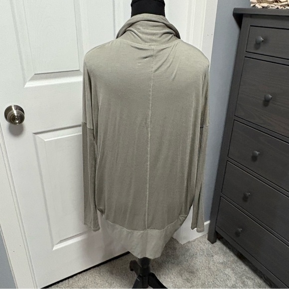 Aritzia - Wilfred Cardigan - Picture 3 of 4